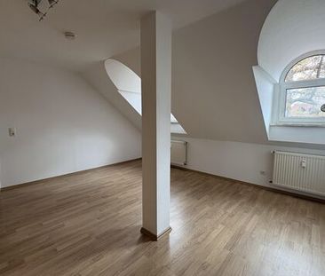 Charmante Dachgeschosswohnung mit Einbauküche in Meerane - Photo 4
