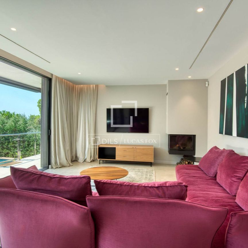 Spectacular modern villa for rent located in a quiet residential area at the center of Platja d'Aro and a 5-minute walk from the beach. - Photo 1