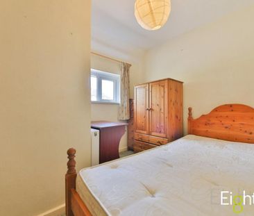 4 bedroom end of terrace house to rent - Photo 4