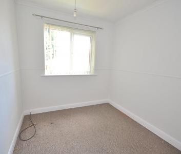 2 bedroom Semi-detached house To Let - Photo 6