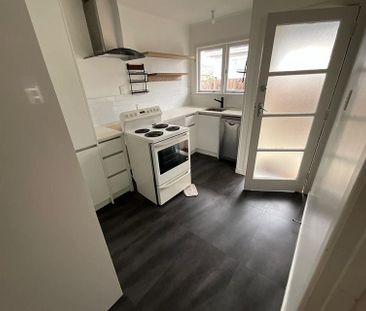 Charming 2BR Unit in New Lynn! - Photo 2