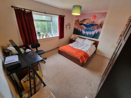 4 Bed Student Accommodation - Photo 4