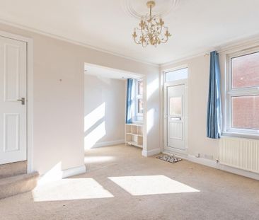3 bedroom terraced house to rent - Photo 2
