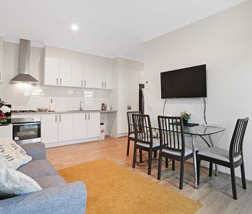 Beautifully Presented 2 Bedroom Granny Flat &excl;&excl; - Photo 3