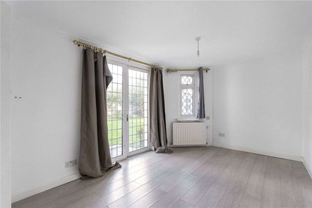 Stunning nine bedroom family home with generous living spaces - Photo 4