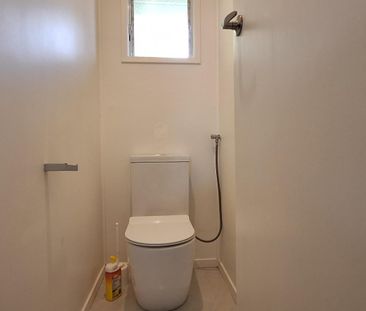 Spacious Family Home in Blockhouse Bay - Photo 5