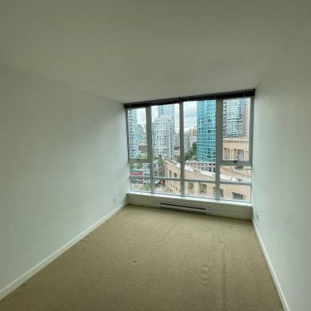 High Floor in a high rise apartment at the centre of Yaletown - Photo 3