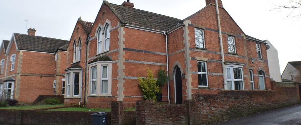 1 bedroom in a house share to rent - Photo 1