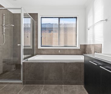 Prime Location! - Photo 3