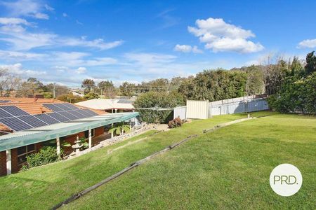 FAMILY FRIENDLY HOME! - Photo 3