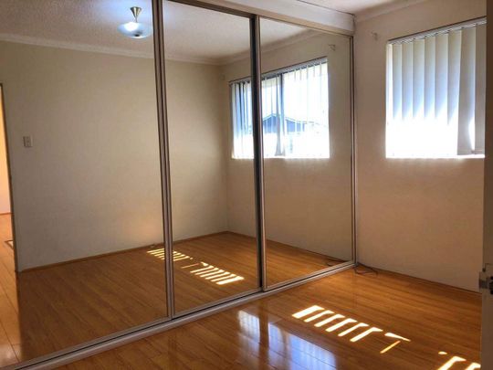 Top Floor unit for lease, Superb Location!! - Photo 1