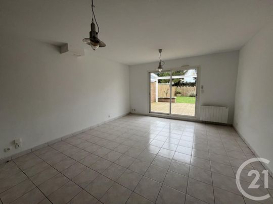 Location Maison 4 pièces 75m² JULLOUVILLE 50610 - Photo 1