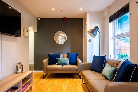 4 bedroom flat to rent - Photo 2