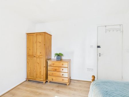 3 bedroom flat to rent - Photo 5