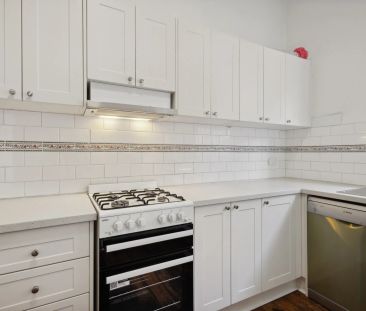 Lovely Family Home! - Photo 6