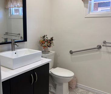 For Lease - 4358 Bacchus Crescent, Mississauga, Ontario - Photo 4