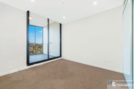 Modern One bedroom apartment - walk to Lightrail and Train Station, Shops, Hospital, Schools - Photo 2