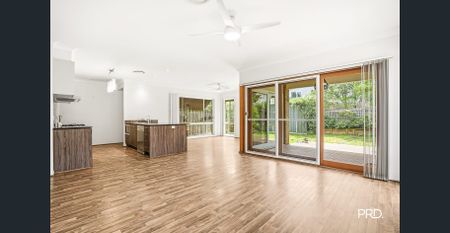 Beautiful Three-Bedroom Home in Waterside Estate - Photo 5