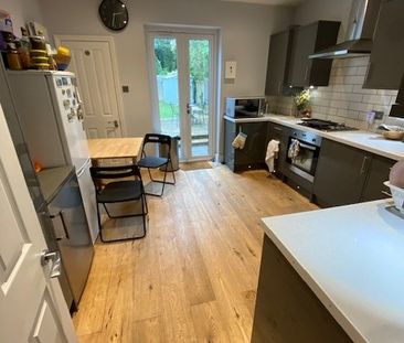 Room in a Shared House, Courtney Road, SW19 - Photo 6