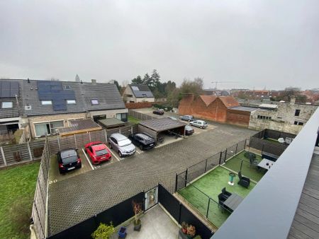 Instapklaar modern 2-slaapkamerappartement met autostaanplaats in hartje Waregem! - Photo 2