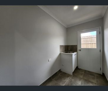 35 Speckle Cct, Sunbury, Vic 3429 - Photo 5
