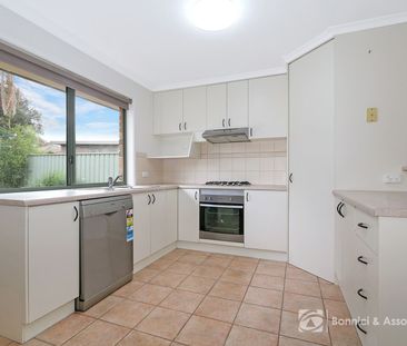 SPACIOUS THREE BEDROOM HOME IN POPULAR NORRIS PARK! - Photo 4