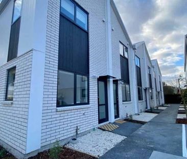 Modern 2-Bedroom Townhouse, Mt Wellington - Photo 1