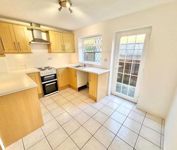 2 bedroom end of terrace house to rent - Photo 4