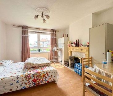 Mollison Way, Edgware, HA8 - Photo 2