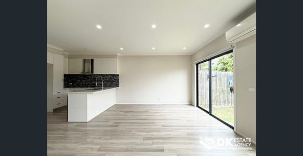 Ultra Modern 2 Bedroom Townhouse - Photo 1
