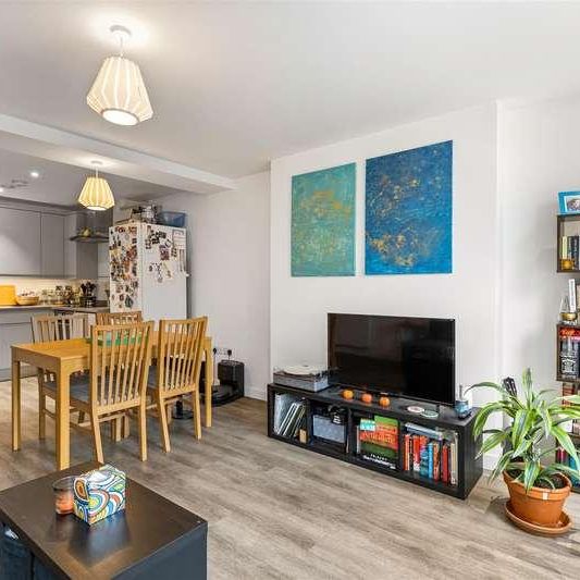 Finchley Road, NW3 - Photo 1