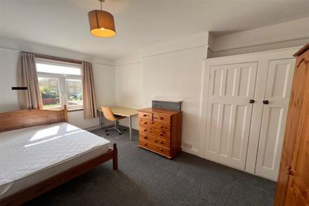 5 bedroom semi-detached house to rent - Photo 3