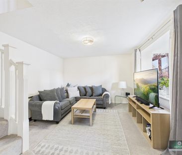 Lyon Close, Maidenbower - Photo 1