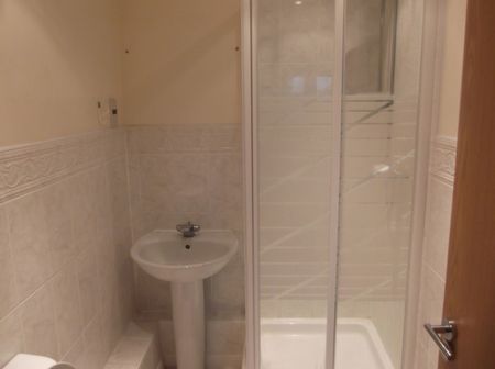 2 bedroom Flat - Cunningham Avenue, Salisbury Village, Hatfield - Photo 4