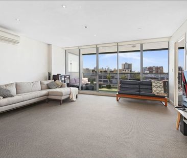 Stunning 3-Bedroom Apartment in the Heart of Waterloo - Photo 1