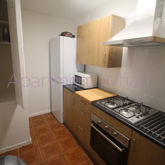 1 bedroom in a flat share to rent - Photo 1