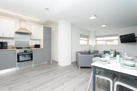 1 bedroom in a flat share to rent - Photo 5