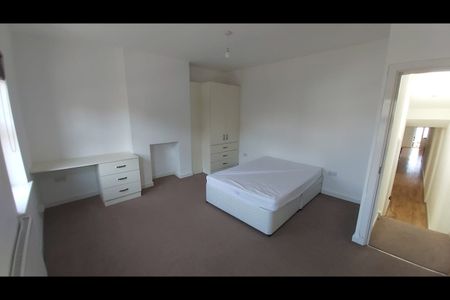 4 Bed Flat, South Norwood, SE25 - Photo 2