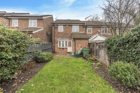 3 bedroom end of terrace house to rent - Photo 4
