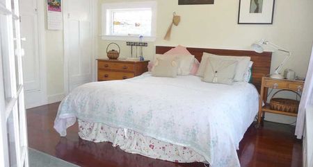 City Centre - 3 Bedrooms - Photo 5