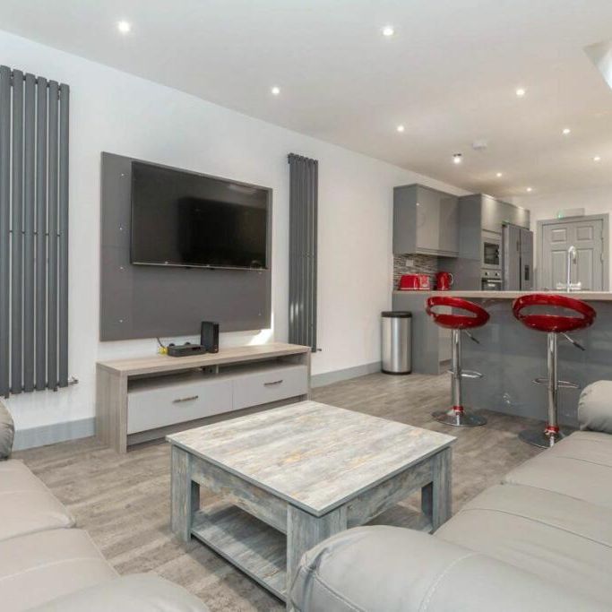 7 bedroom semi-detached house to rent - Photo 1