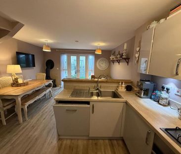 3 bedroom semi-detached house to rent - Photo 1