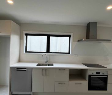 Brand New 3 bedroom townhouse for rent!! - Photo 3