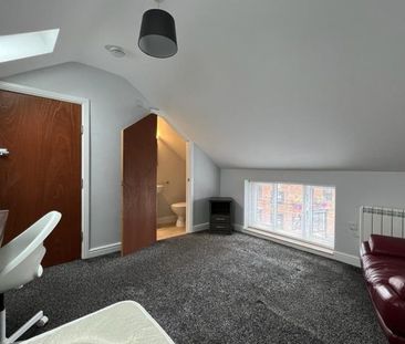 Flat 2, 104 Ashby Road - Photo 1