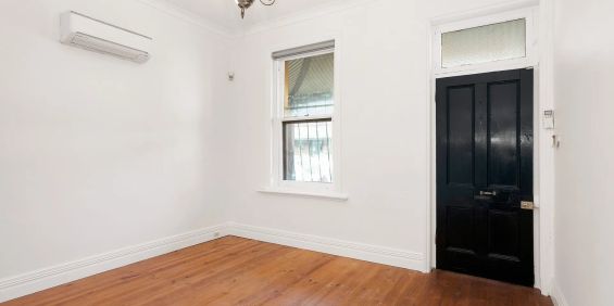 Stylish Two Bedroom Residence in a Convenient Adelaide Location - Photo 3