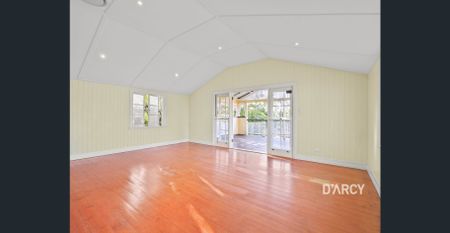 5-Bed Family Entertainer Opposite Ballymore - Photo 4
