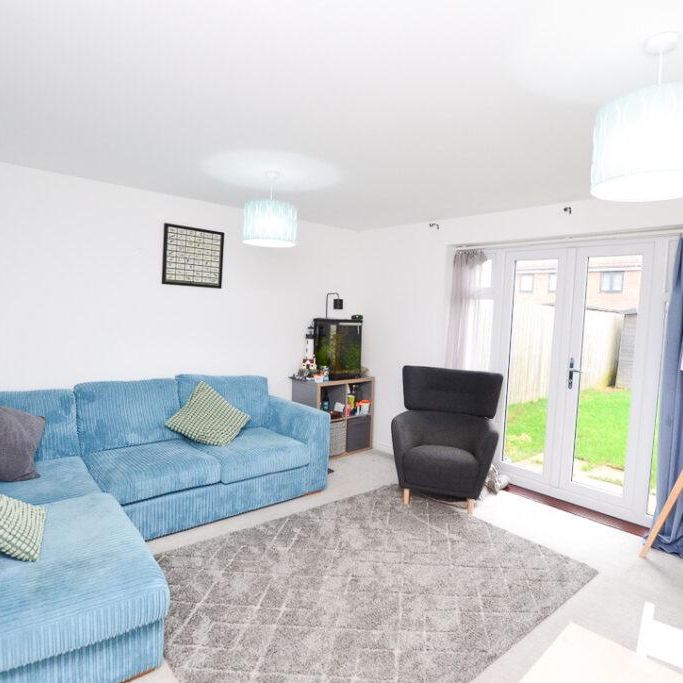 3 bedroom semi-detached house to rent - Photo 1