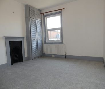 Terraced House to rent on - Photo 1