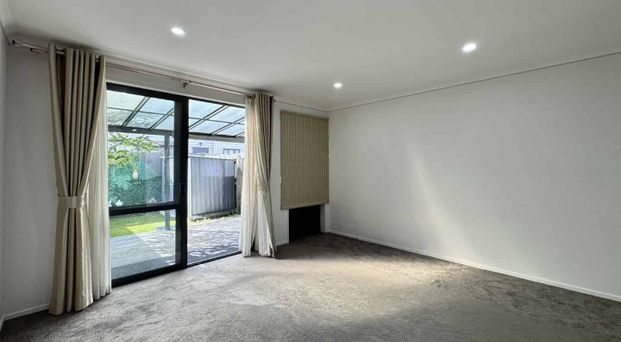 Papakura, 3 bedrooms - Photo 1