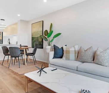 3 Bedroom, 2.5 Bathroom Modern Townhouse – Short-Term Stay (3 Months) - Photo 5